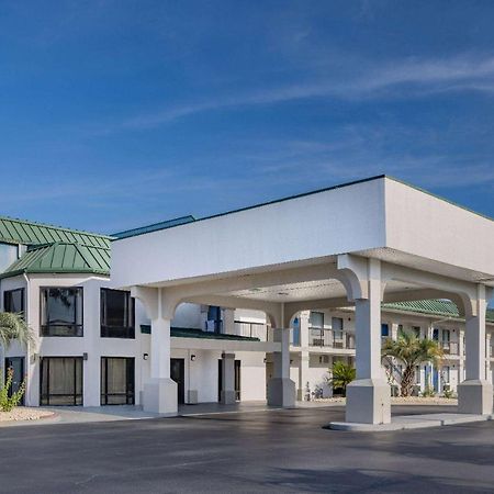 Days Inn & Suites By Wyndham Savannah Midtown Eksteriør billede