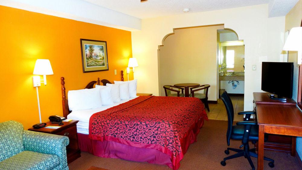 Days Inn & Suites By Wyndham Savannah Midtown Eksteriør billede
