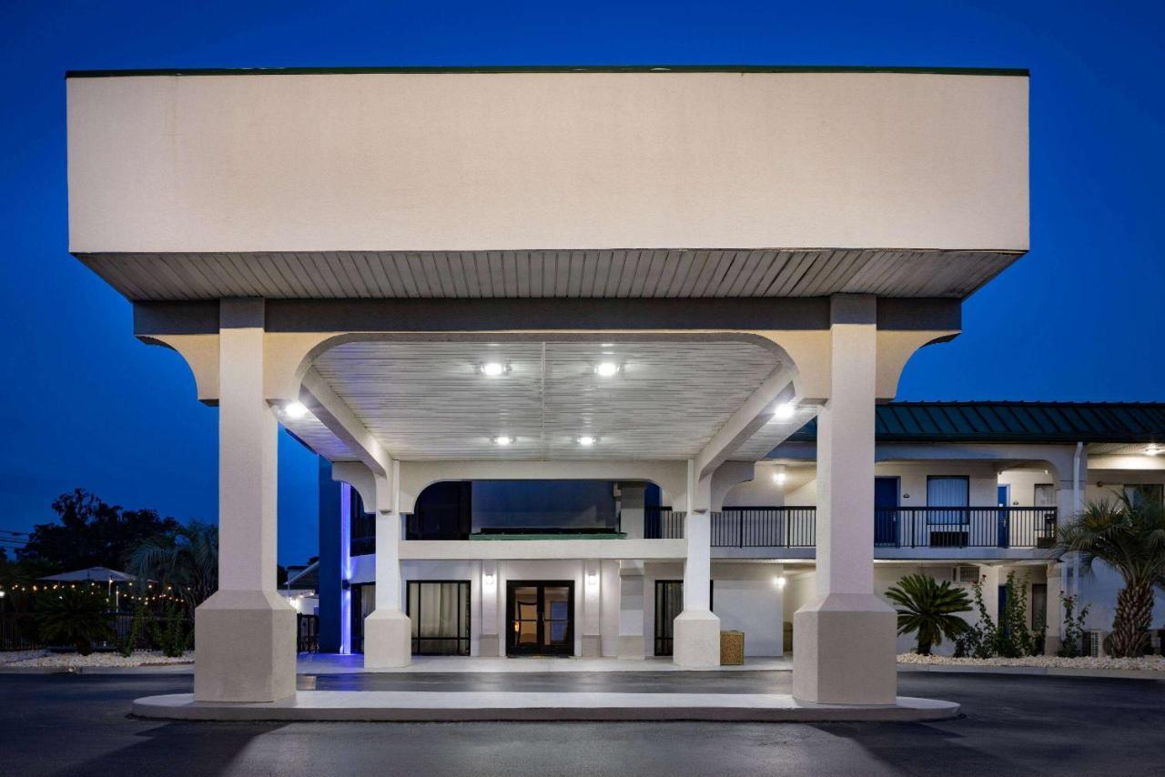 Days Inn & Suites By Wyndham Savannah Midtown Eksteriør billede