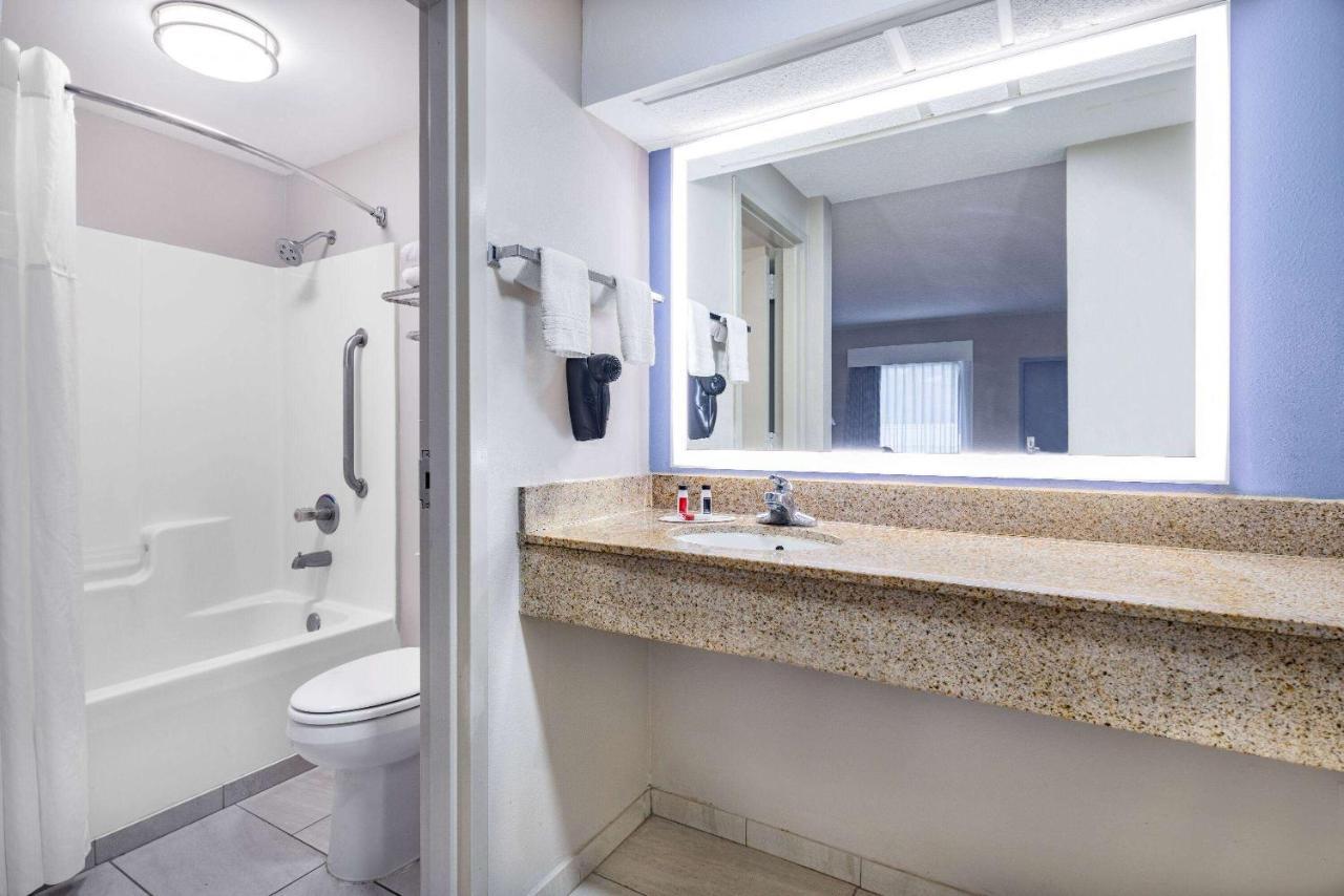 Days Inn & Suites By Wyndham Savannah Midtown Eksteriør billede