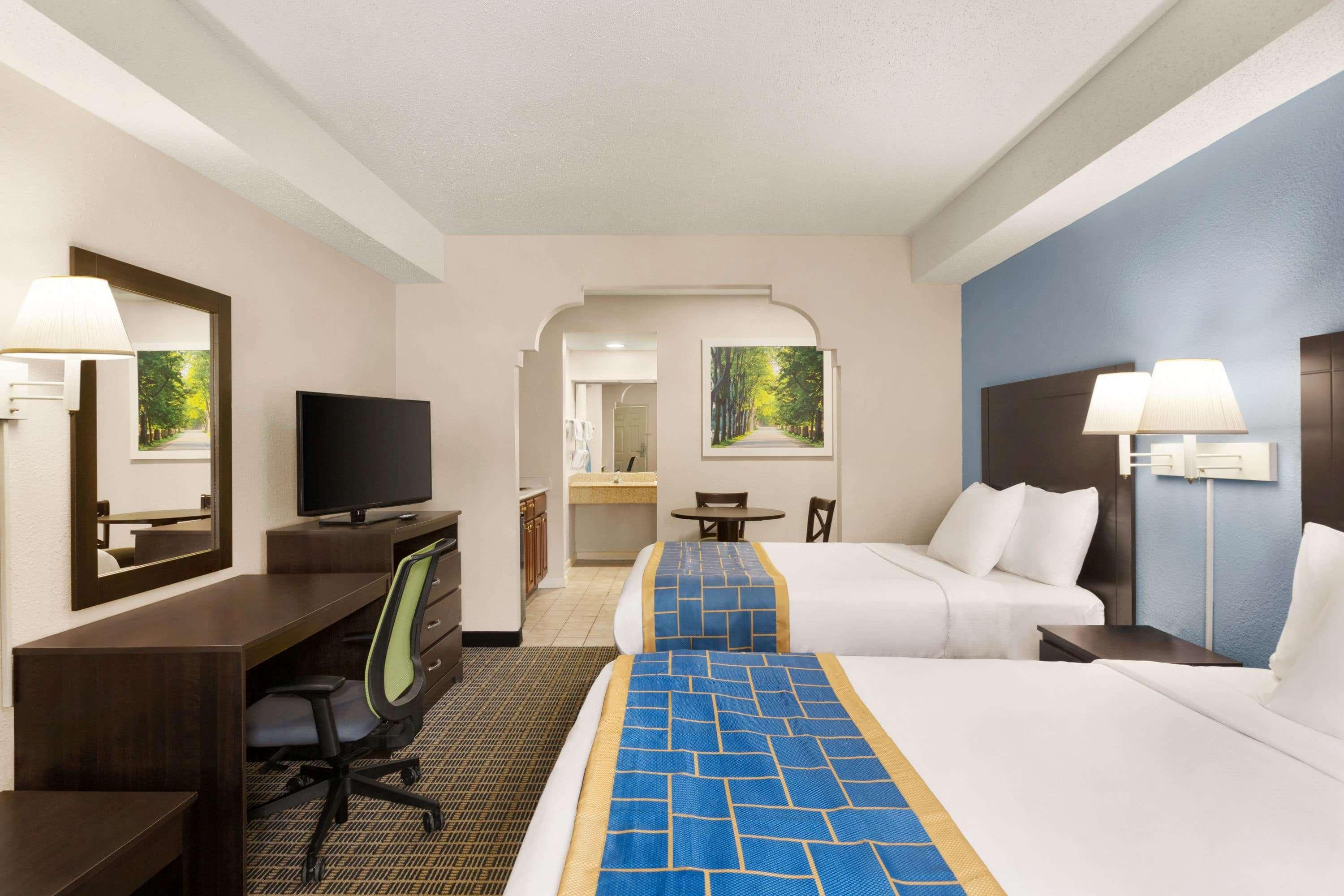 Days Inn & Suites By Wyndham Savannah Midtown Eksteriør billede