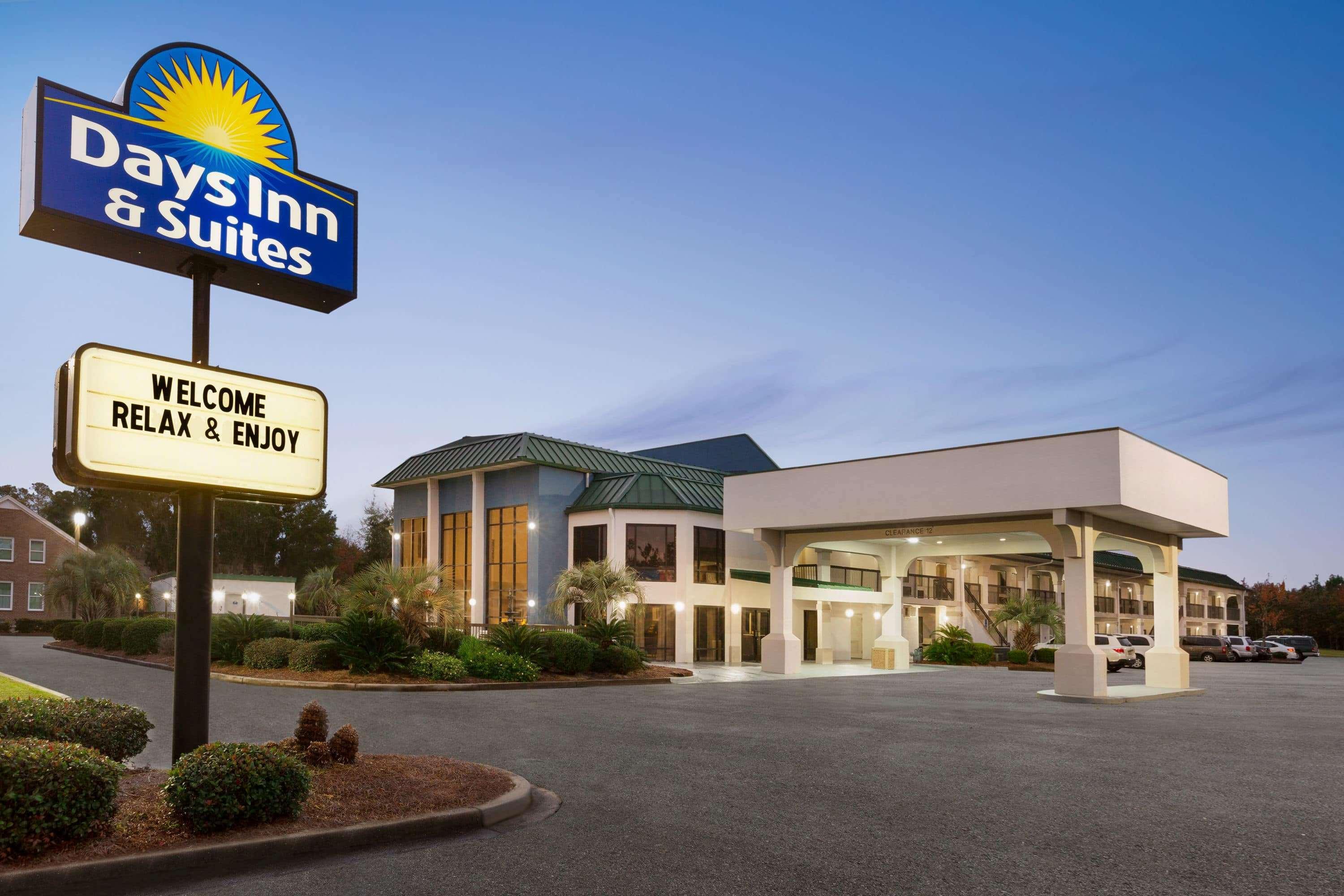Days Inn & Suites By Wyndham Savannah Midtown Eksteriør billede