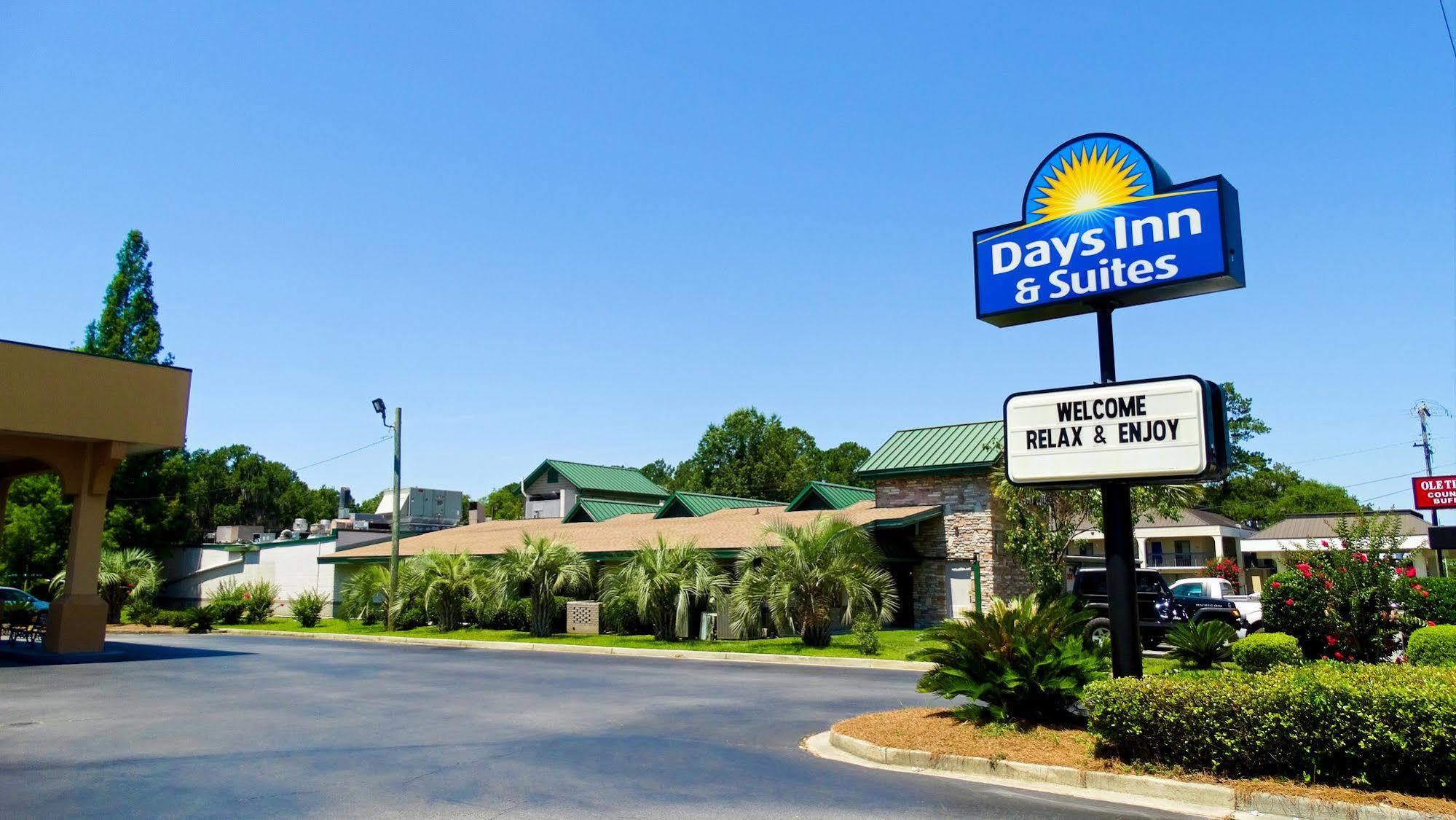 Days Inn & Suites By Wyndham Savannah Midtown Eksteriør billede